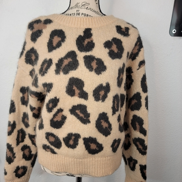 Victoria's Secret Pink XS Sweater V-Back Neck Animal Print Fuzzy - Picture 1 of 9
